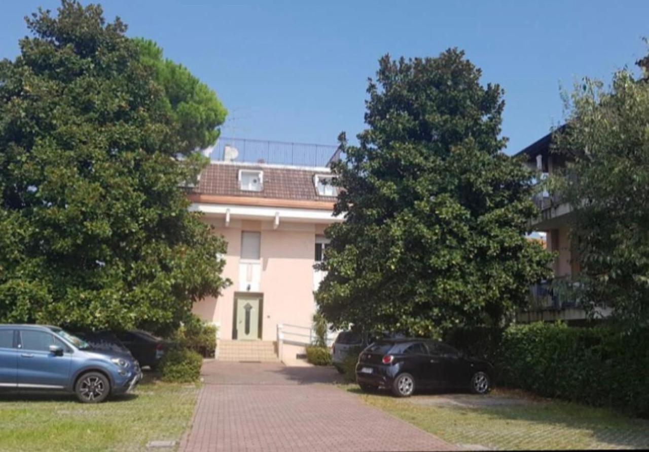 La Magnolia Apartments II Rose Desenzano del Garda Bagian luar foto