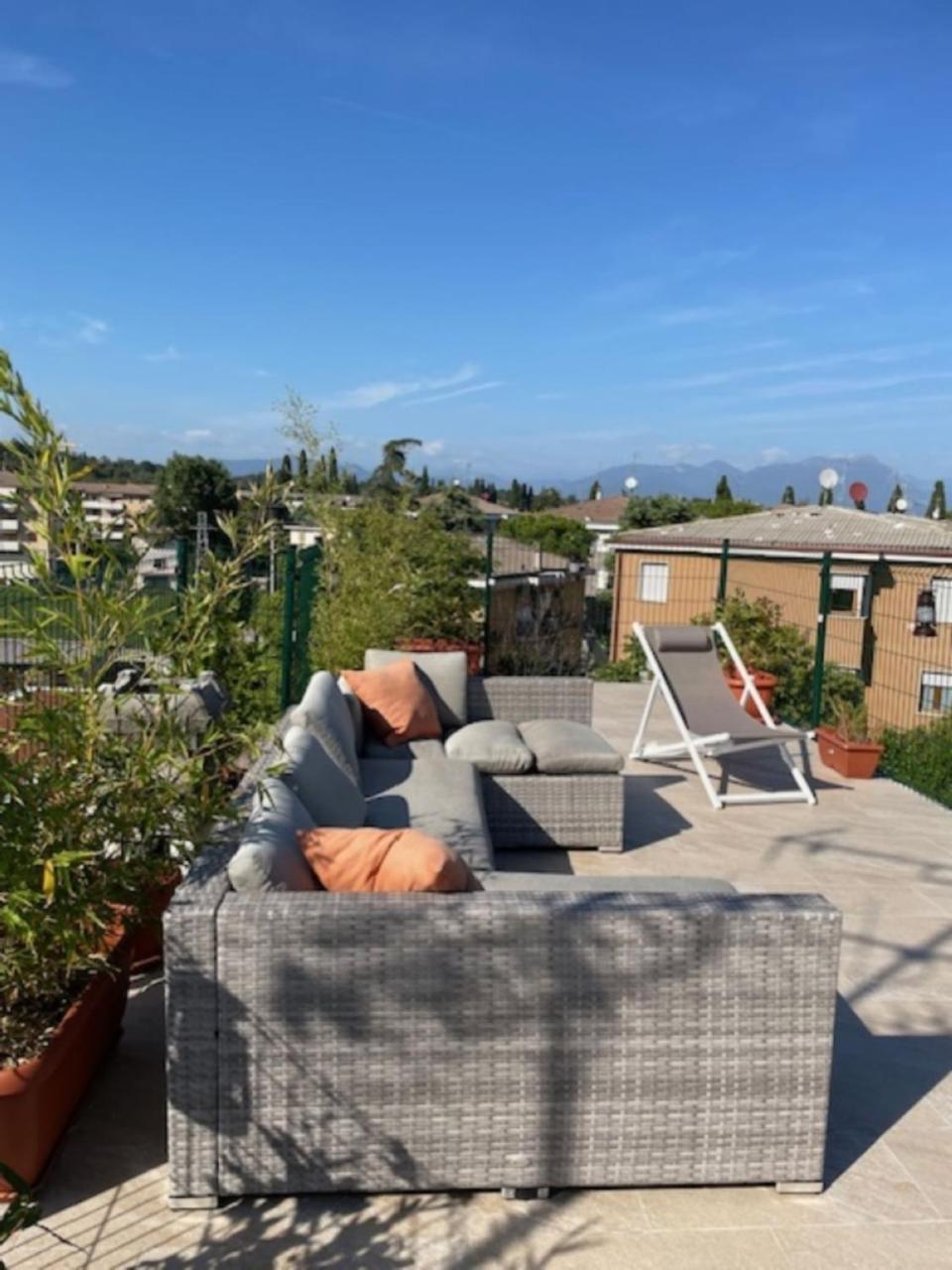 La Magnolia Apartments II Rose Desenzano del Garda Bagian luar foto
